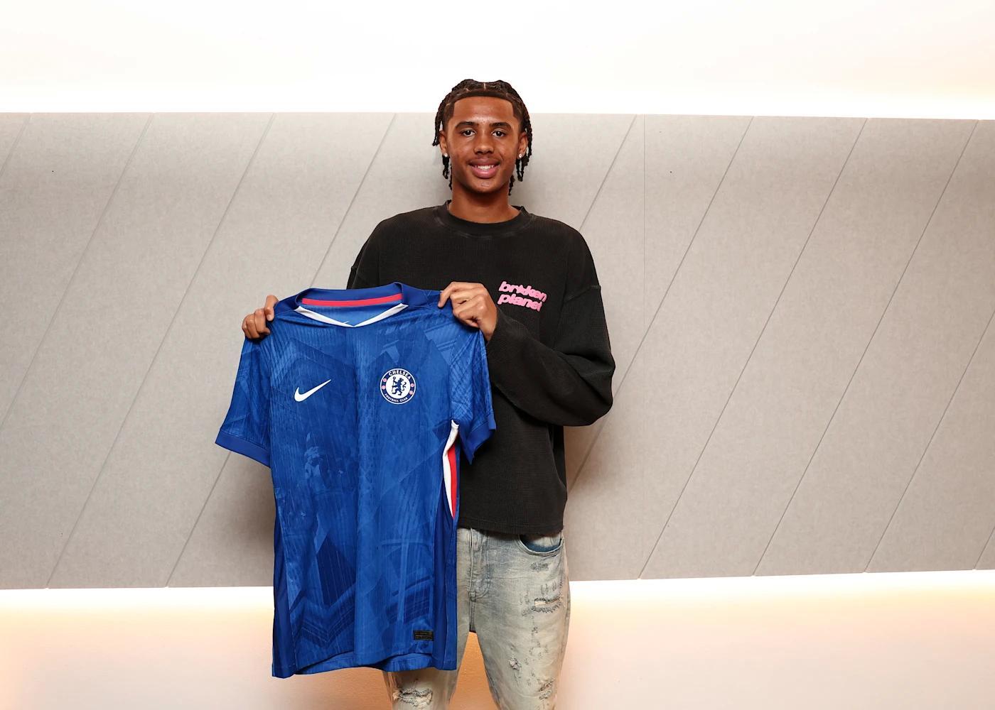 世预赛投注-官方:切尔西与18岁后卫苏布洛耶续约至2030年