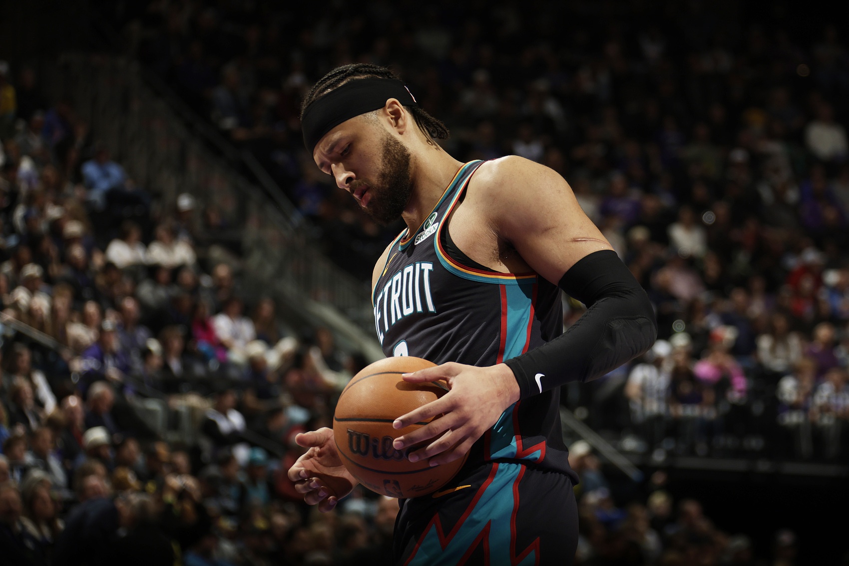 世预赛买球投注-16中3&三分7中0得10分!奥特:我们换防坎宁安对他进行持球压迫