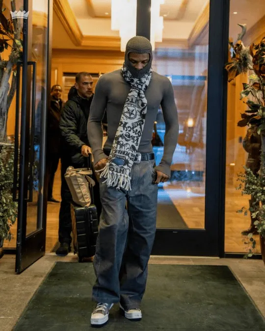 世预赛买球投注-型男入场！国王官媒晒众球员赛前穿搭照：寒风中前行